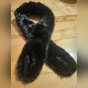 Exquisite Vintage Dark Fur Scarf With Clips